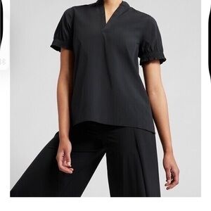 Athleta Blacm Flutter Sleeve Blouse with Mandarin Collar. New with tags.
SizeXS